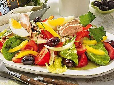 Izbalansirana salata u ishrani zdravog muškarca